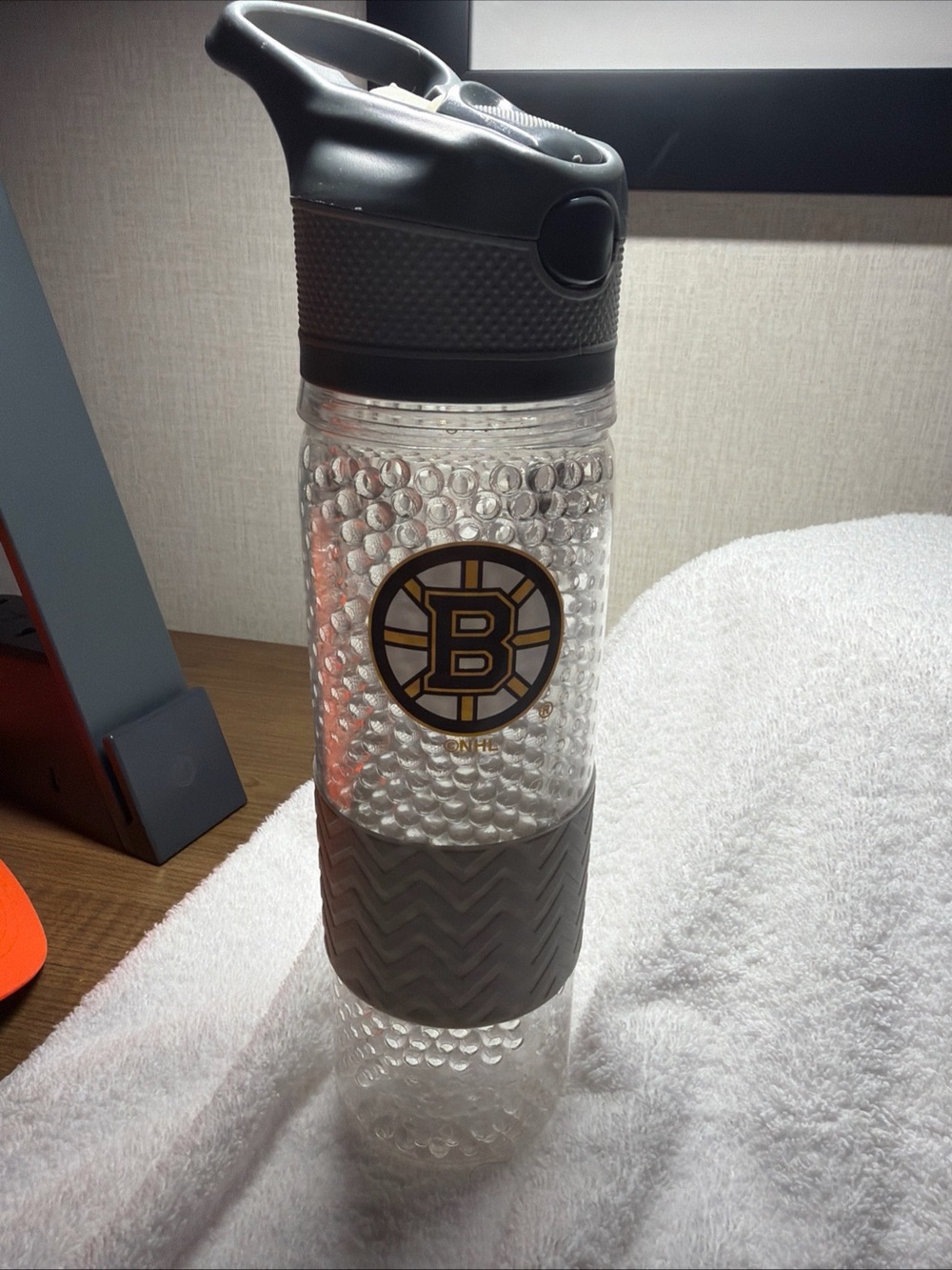 NHL Boston Bruins 24oz. Emblem Venture Lite Water Bottle With Hand Grip